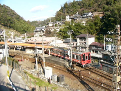 高野下を出る極楽橋行き普通